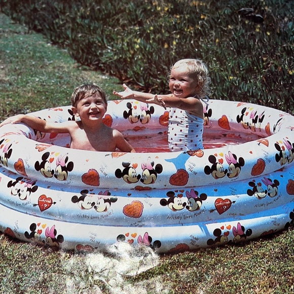 NEW! VINTAGE 1985 MICKEY & MINNIE MOUSE INFLATABLE 3 - EQUAL RING SWIMMING POOL - Picture 5 of 9